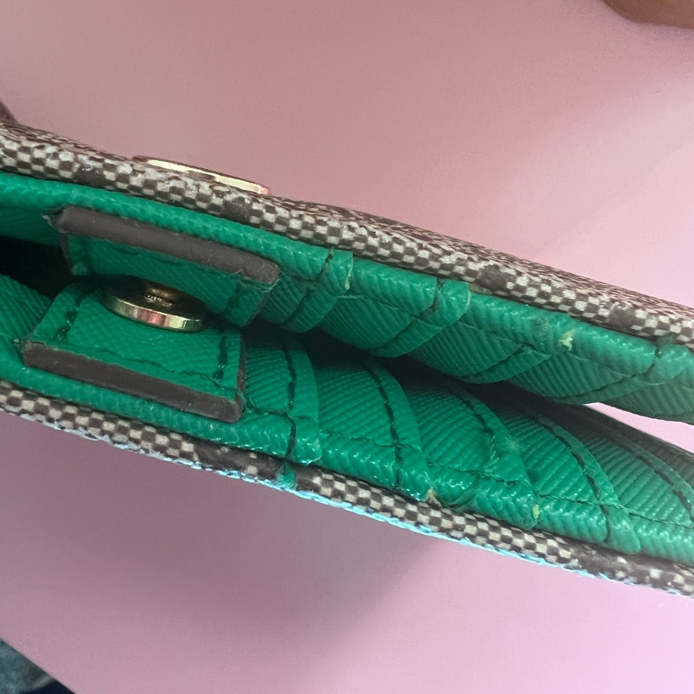 Gray Patterned Men's Wallet With Silver Accent - image 6